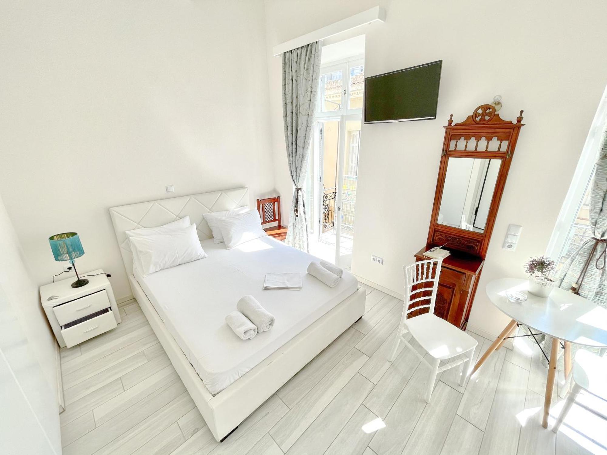 Xenias Rooms Apartments Koróni Exterior foto